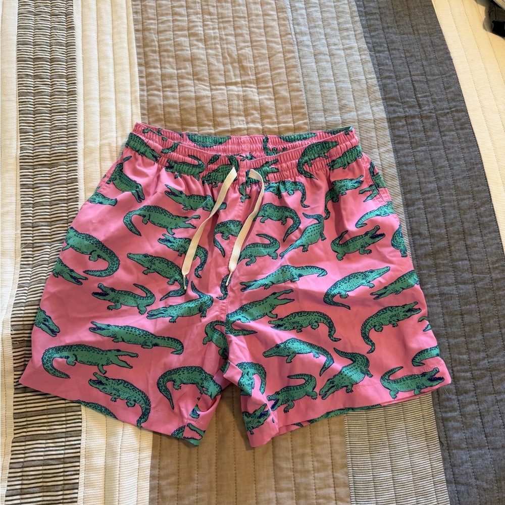 chubbies Pink Swim Trunks with Green Alligator Print 5”